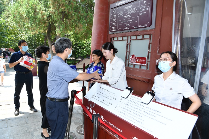 西安碑林博物馆慰问一线职工(图2)