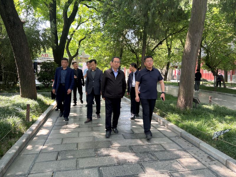 省文物局检查碑林五一假期工作(图1) 省文物局检查碑林五一假期工作-缩略图1.jpg