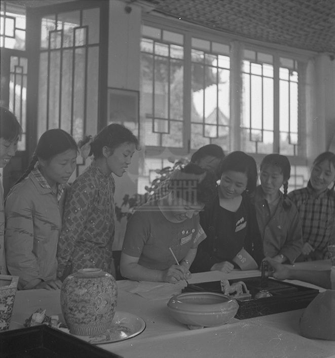 日本妇女代表团来馆参观（1965年）